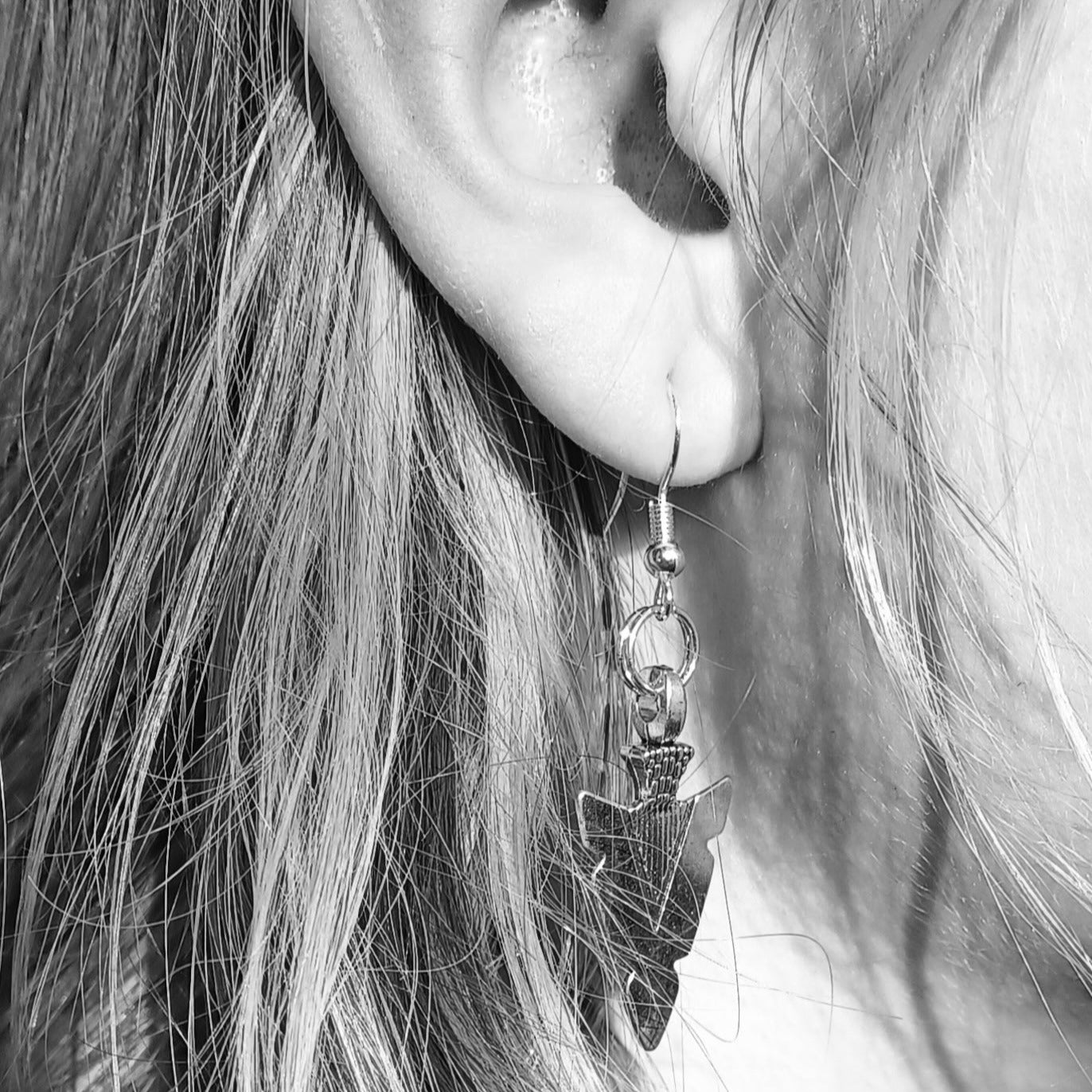 Cool Arrowhead earrings look great with any outfit! The arrowheads are made from Tibetan silver. The ear wires are 925 Sterling silver. The drop of the earring is 4 cm. The Arrowhead length is 3 cm and the width is 1.5 cm.