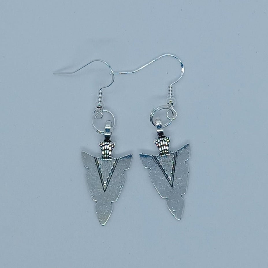 Silver arrowhead earrings. Dangle earrings of a drop of 4 cm. Sterling silver ear wires.